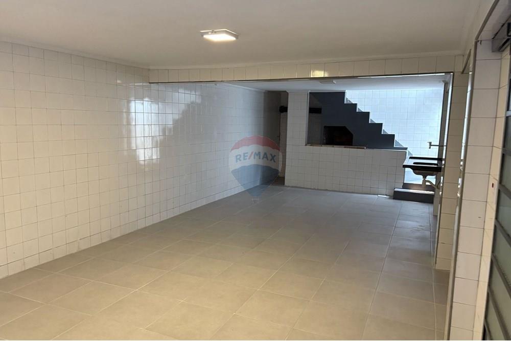 Casa para alugar com 4 quartos, 400m² - Foto 46