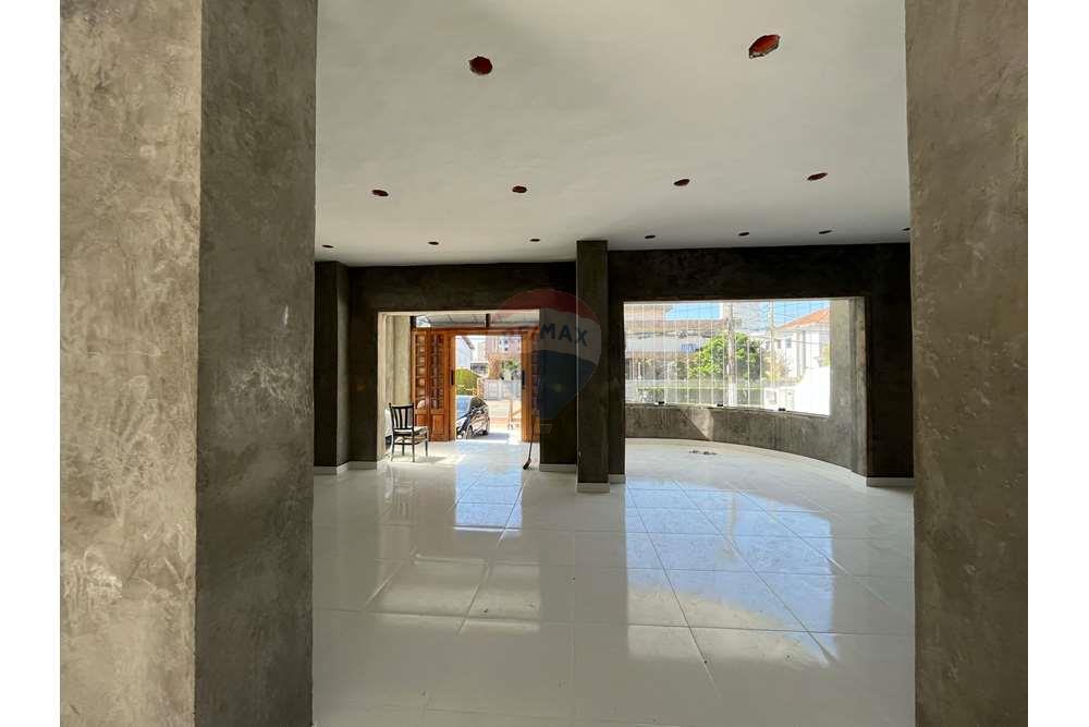 Casa para alugar com 2 quartos, 250m² - Foto 2