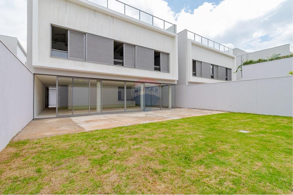 Casa de Condomínio à venda com 4 quartos, 600m² - Foto 1