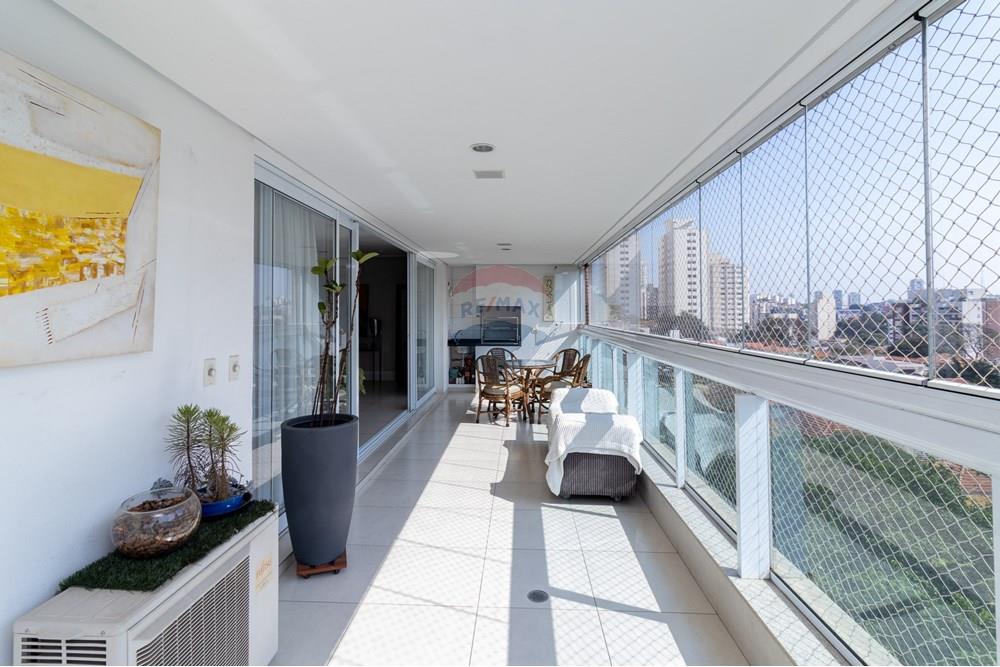 Apartamento à venda com 3 quartos, 226m² - Foto 4