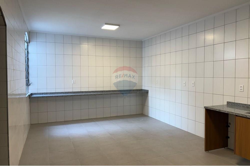 Casa para alugar com 4 quartos, 400m² - Foto 60