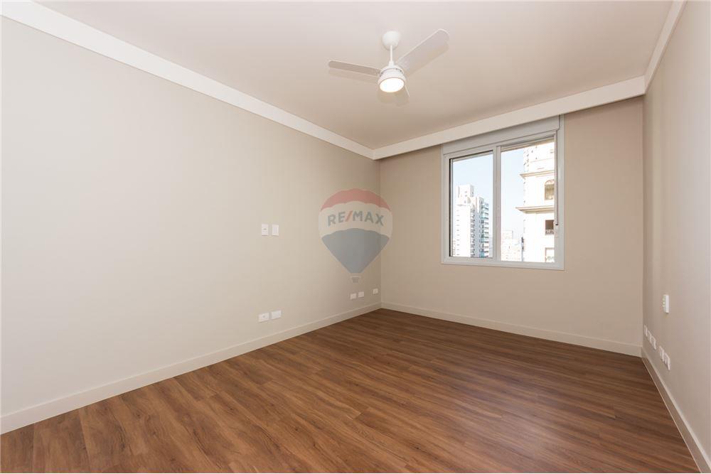 Apartamento à venda com 3 quartos, 212m² - Foto 11