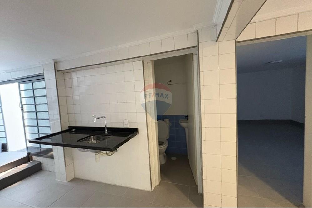 Casa para alugar com 4 quartos, 400m² - Foto 40