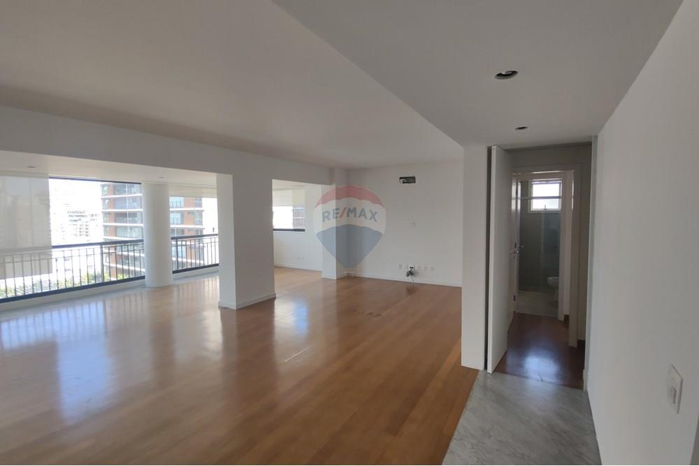 Apartamento para alugar com 3 quartos, 215m² - Foto 2