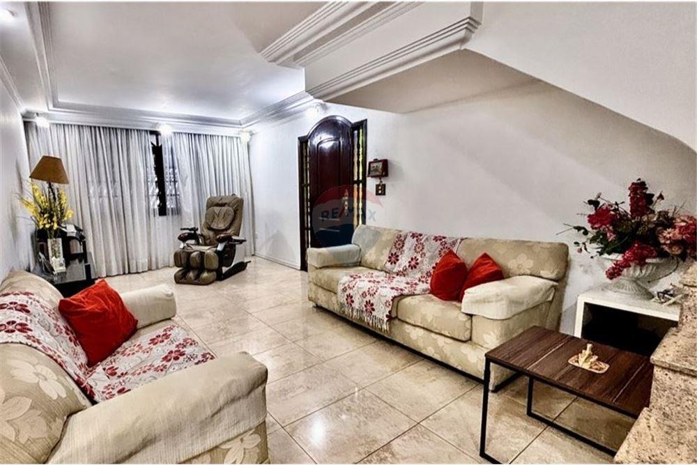 Casa à venda com 3 quartos, 150m² - Foto 1