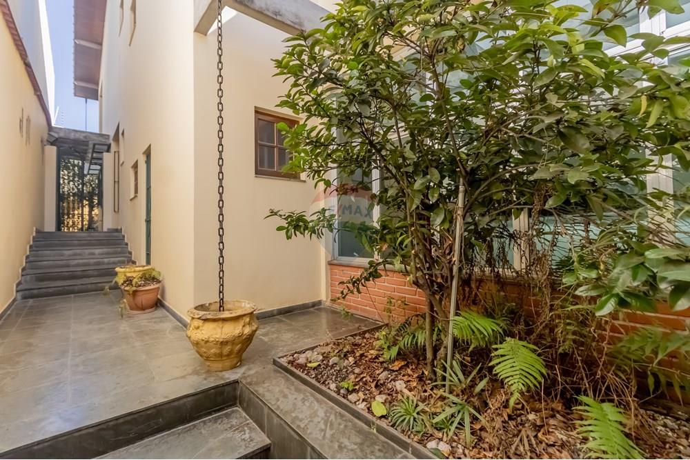 Casa à venda com 3 quartos, 296m² - Foto 3