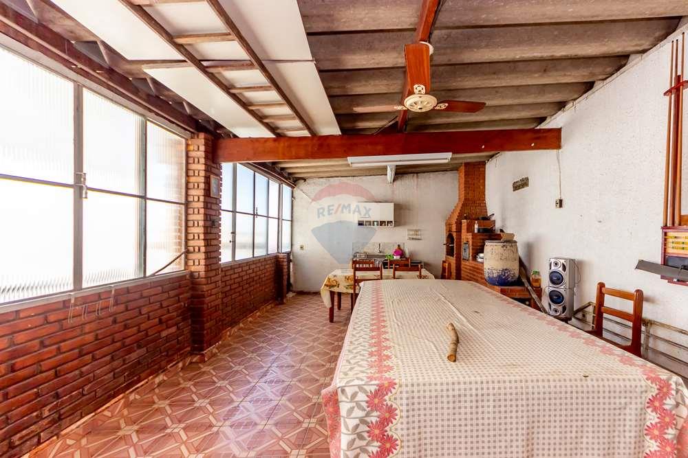 Casa à venda com 4 quartos, 156m² - Foto 1