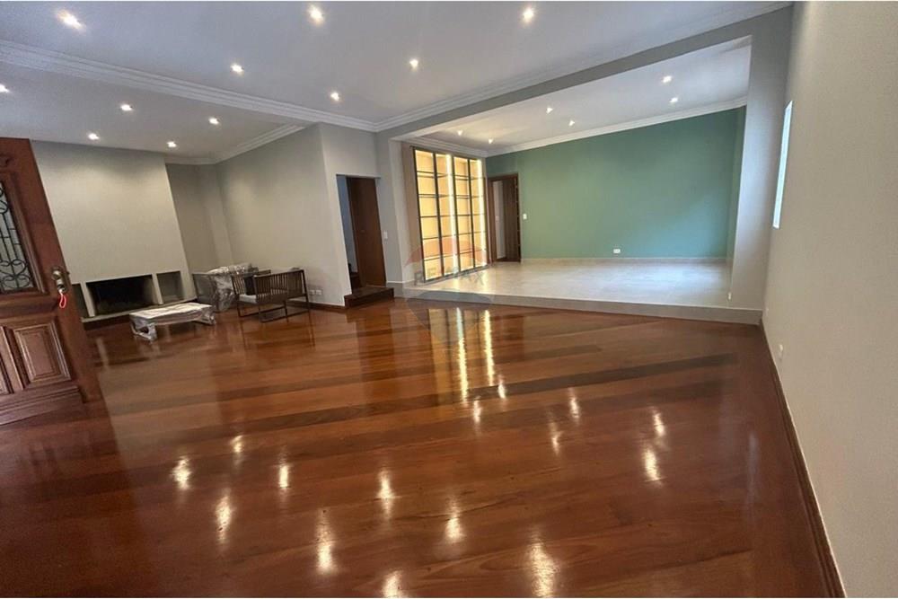 Casa para alugar com 4 quartos, 570m² - Foto 2