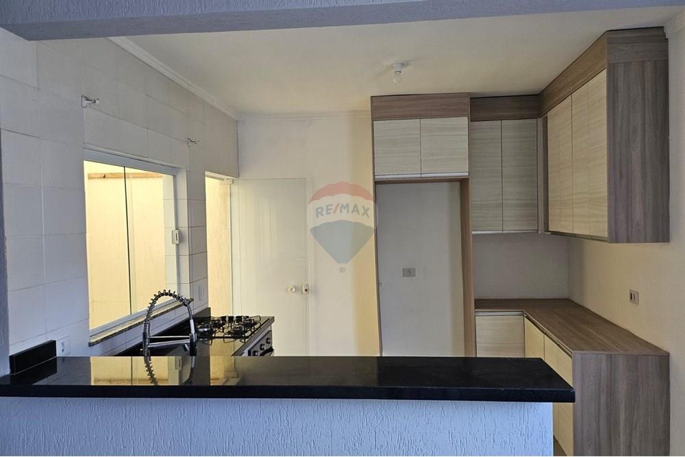 Casa à venda com 2 quartos, 70m² - Foto 3