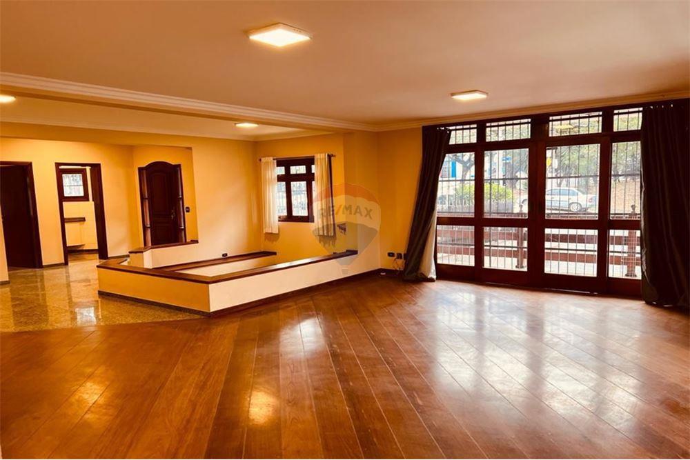 Casa para alugar com 4 quartos, 500m² - Foto 2