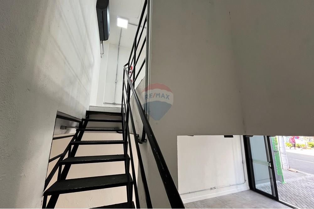 Ponto Comercial/ Loja - Alugar - São Paulo , São Paulo - 10_escada.JPG - 602221002-32
