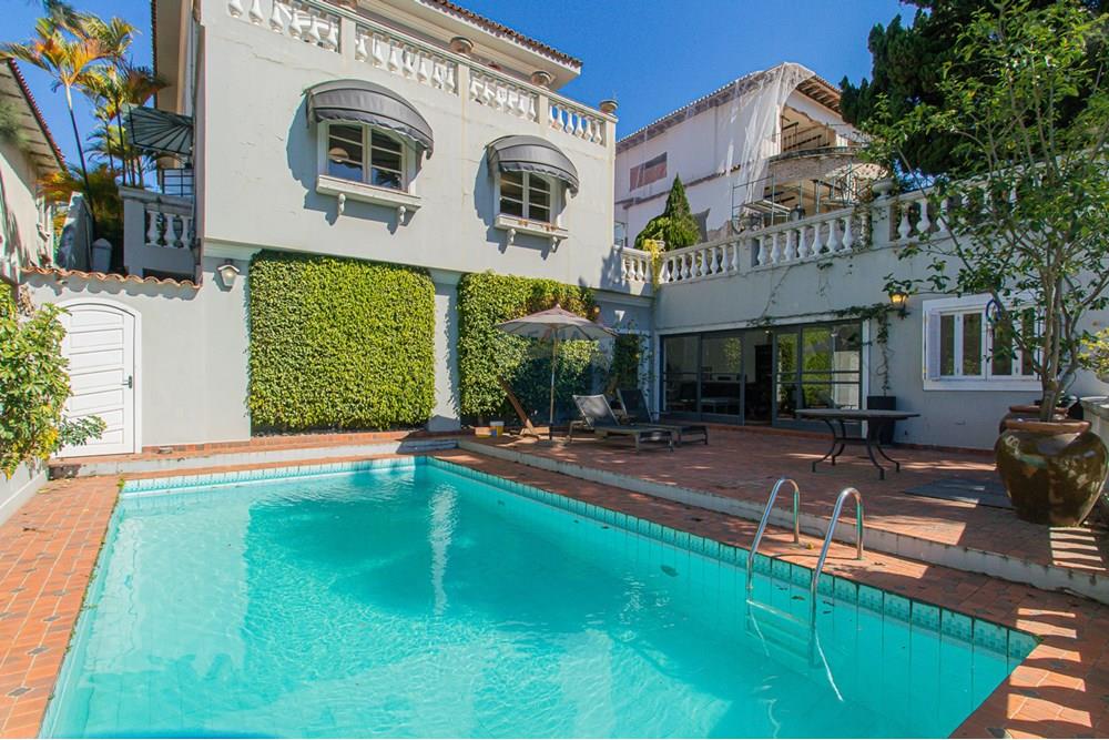 Casa à venda com 4 quartos, 350m² - Foto 1