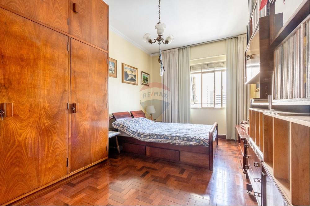 Apartamento à venda com 3 quartos, 212m² - Foto 9