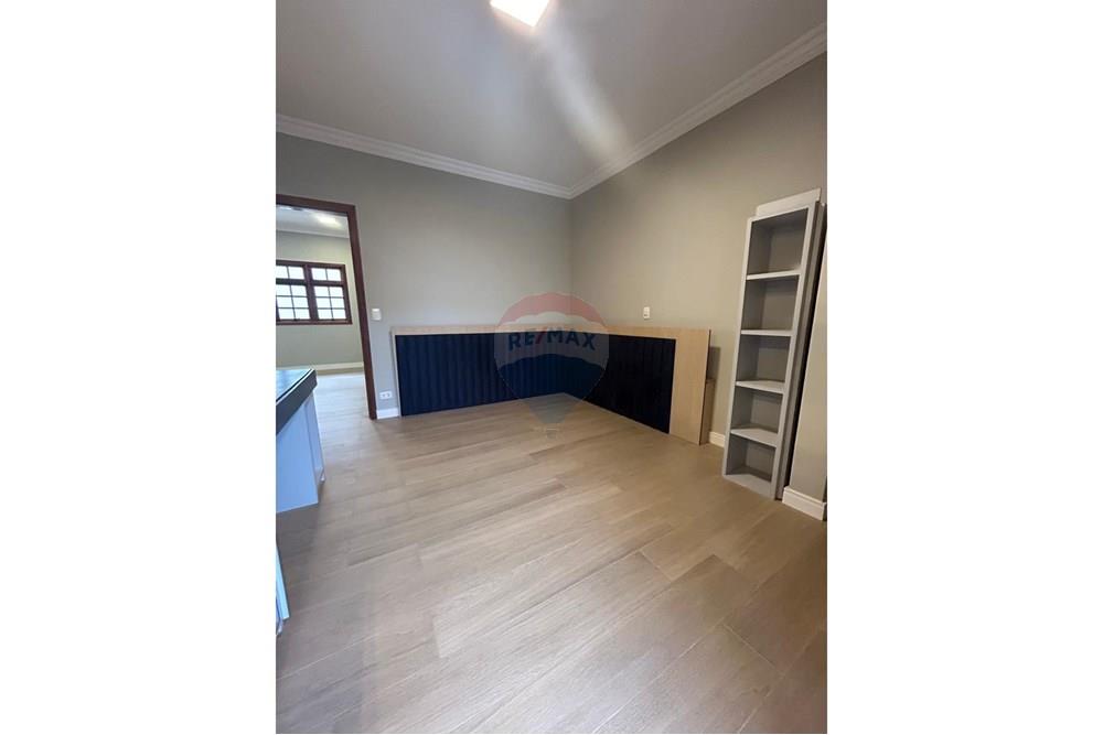 Casa para alugar com 4 quartos, 570m² - Foto 26