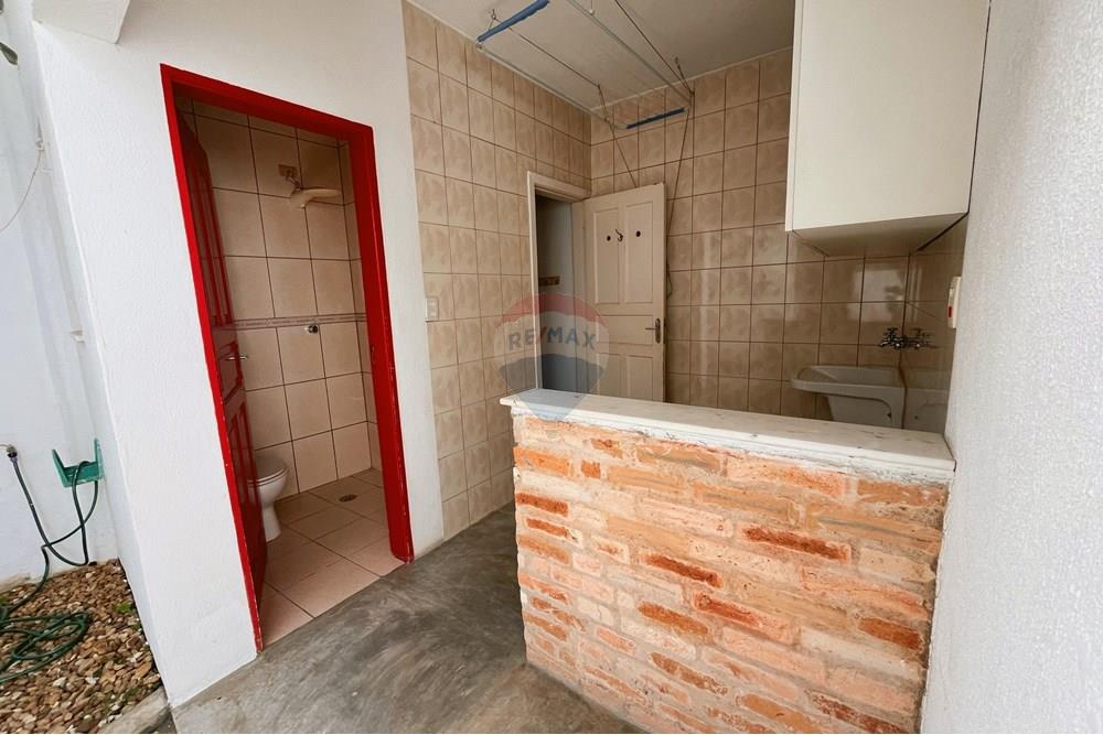 Casa para alugar com 3 quartos, 225m² - Foto 18