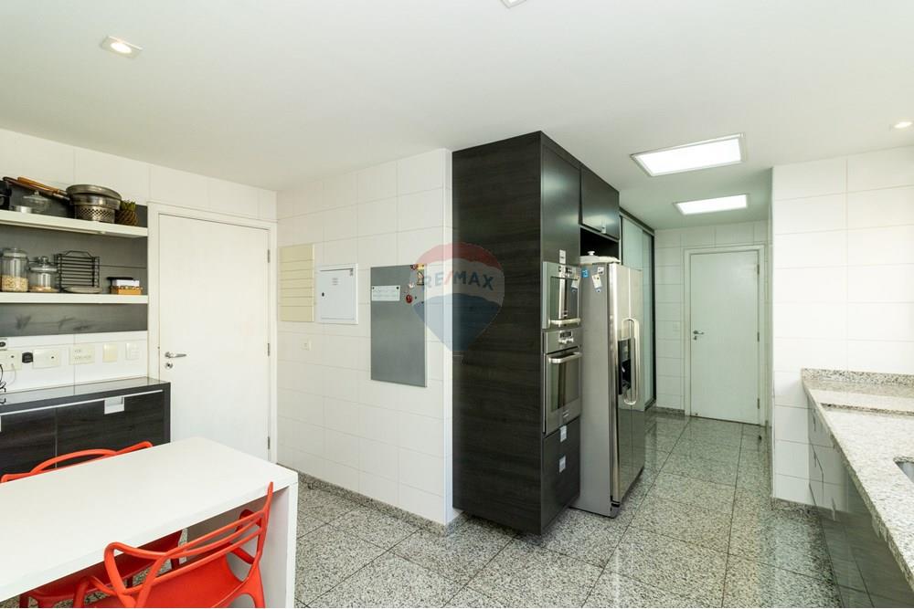 Apartamento à venda com 3 quartos, 226m² - Foto 16