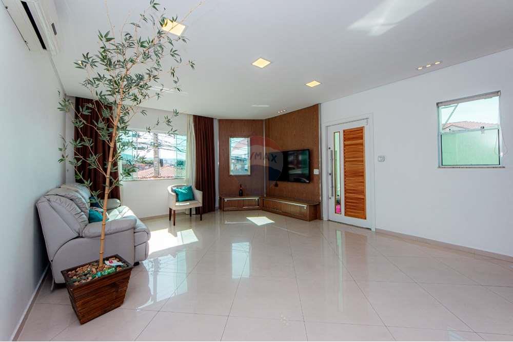 Casa à venda com 3 quartos, 200m² - Foto 1