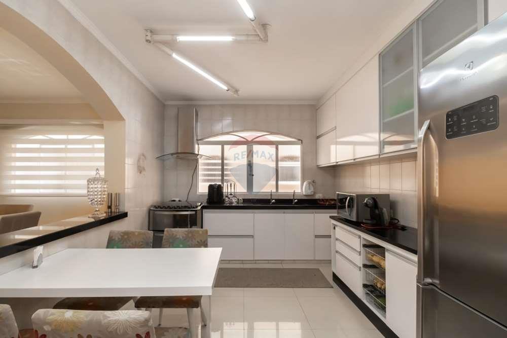 Casa à venda com 3 quartos, 366m² - Foto 13