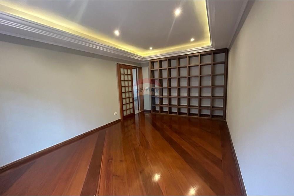 Casa para alugar com 4 quartos, 570m² - Foto 9