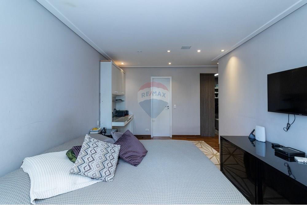 Apartamento à venda com 3 quartos, 226m² - Foto 19