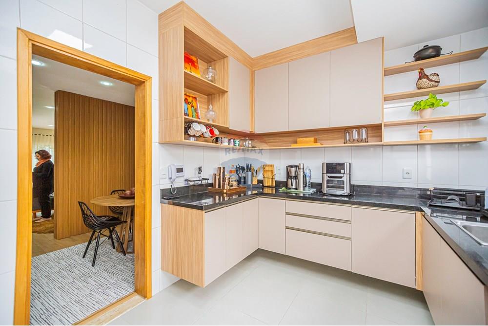 Casa à venda com 5 quartos, 285m² - Foto 16