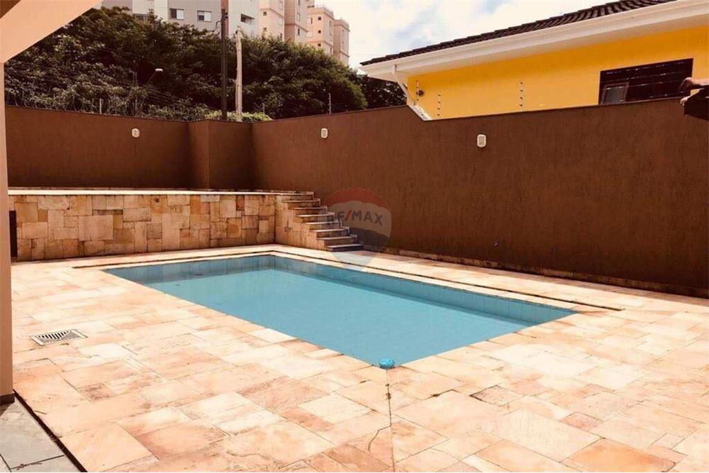 Casa para alugar com 4 quartos, 500m² - Foto 6