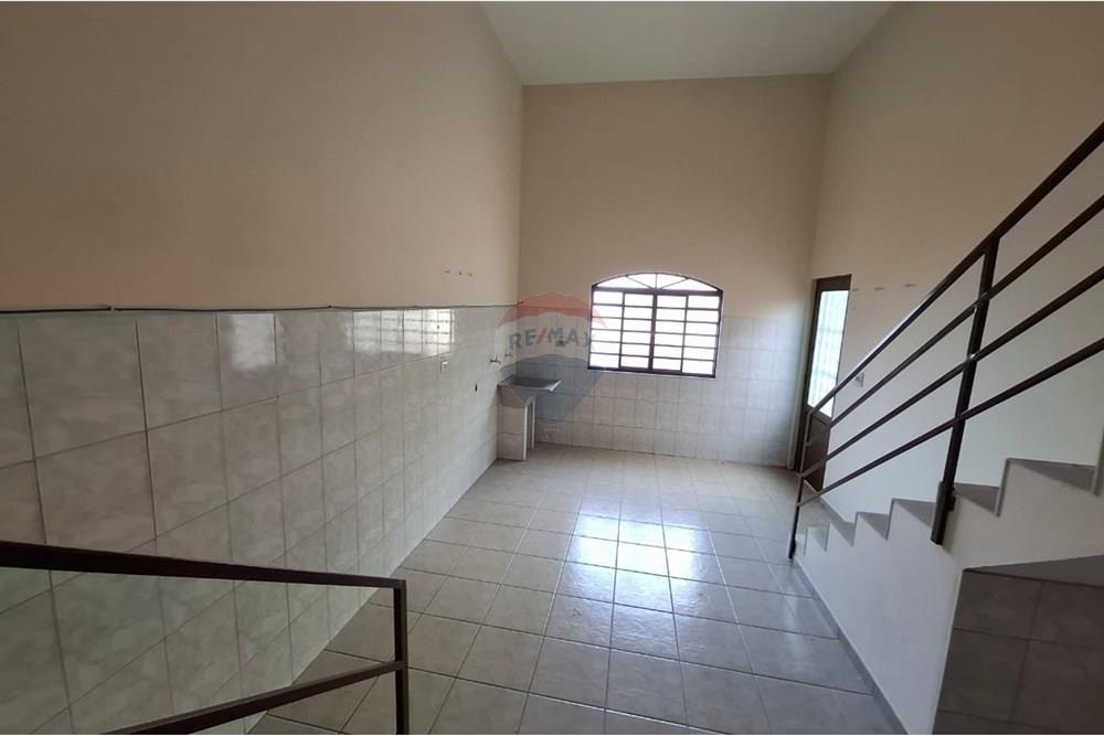Casa para alugar com 4 quartos, 290m² - Foto 4