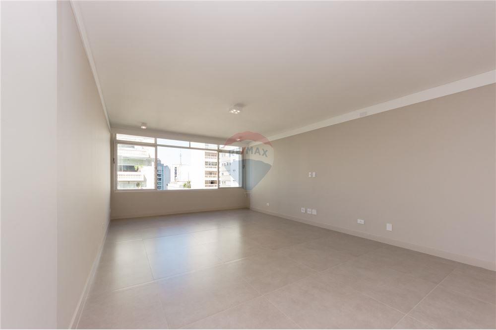 Apartamento à venda com 3 quartos, 212m² - Foto 3