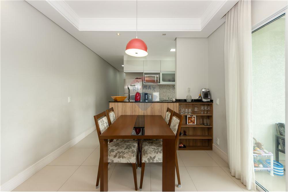 Apartamento à venda com 2 quartos, 62m² - Foto 2