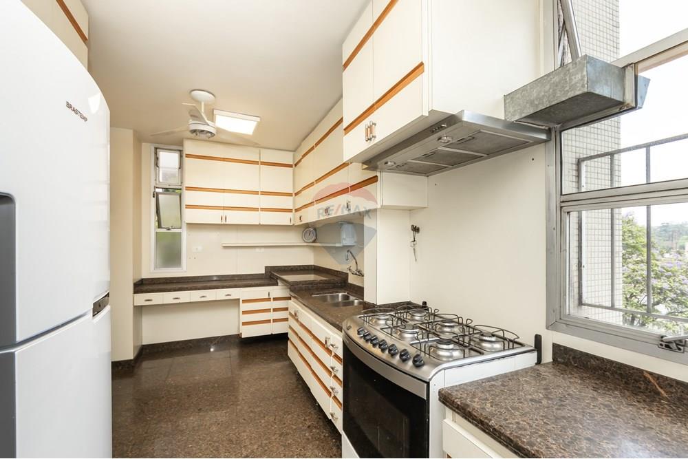 Apartamento à venda com 3 quartos, 217m² - Foto 11