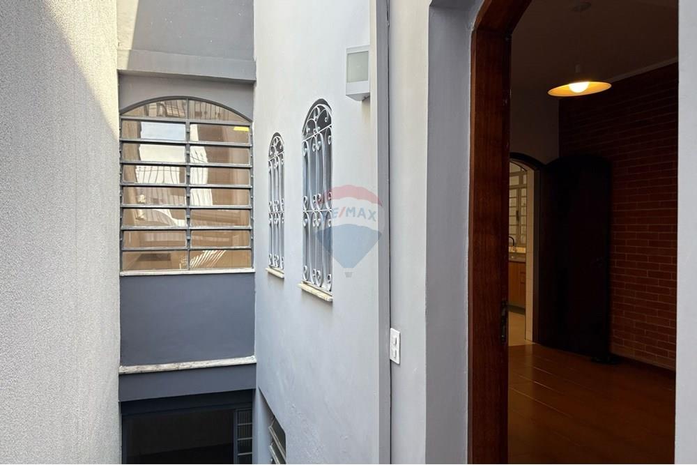 Casa para alugar com 4 quartos, 400m² - Foto 55