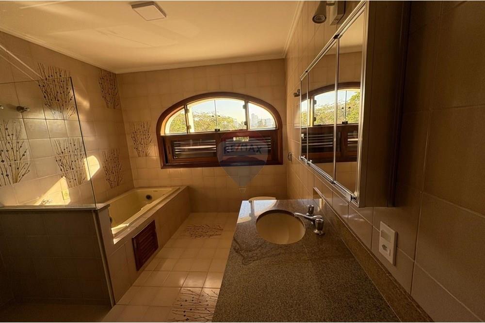 Casa para alugar com 5 quartos, 506m² - Foto 18