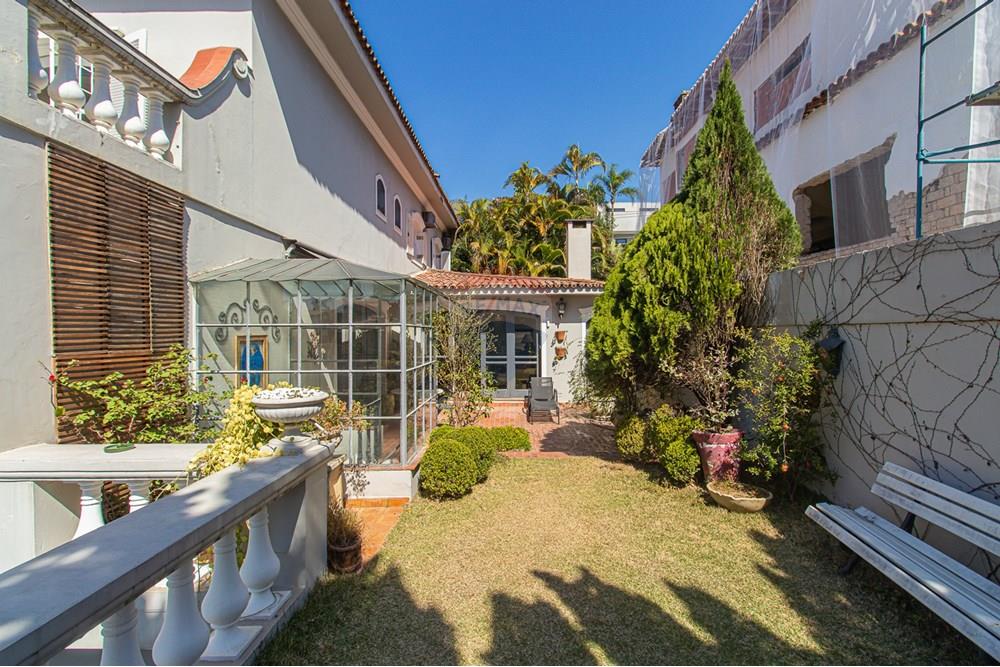 Casa à venda com 4 quartos, 350m² - Foto 2