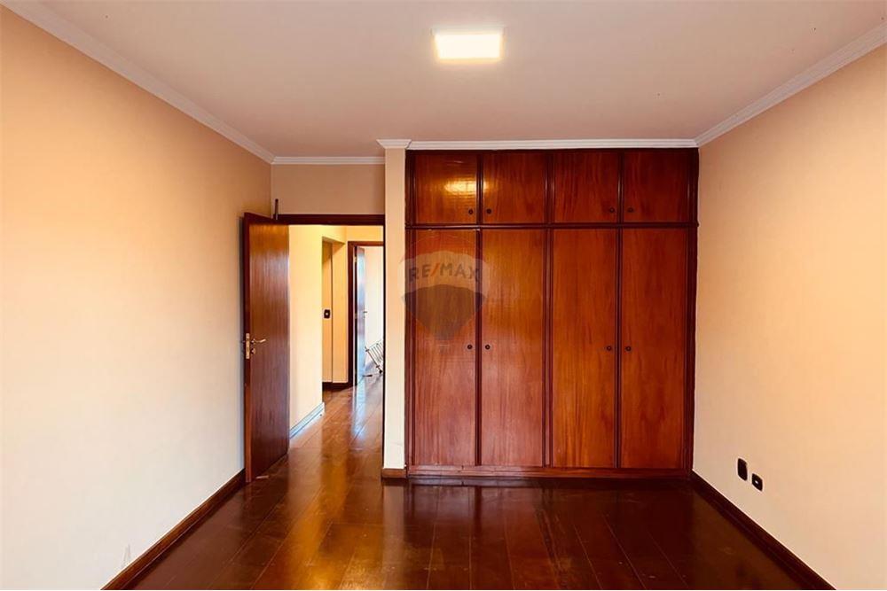 Casa para alugar com 4 quartos, 500m² - Foto 15