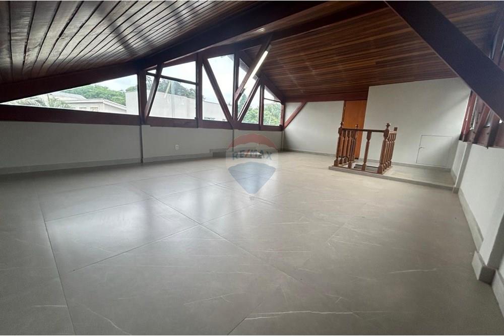 Casa para alugar com 4 quartos, 570m² - Foto 43