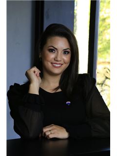 Caroline Gonçalves - Faten Rajab Team - RE/MAX VILLA