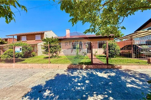 Venda-Casa-Rua Alcides Maia , 90  - CASA NA FRENTE DO RESIDENCIAL FERRÚCIO 2  - Centro , São Gabriel , Rio Grande do Sul , 97310710-612631028-29