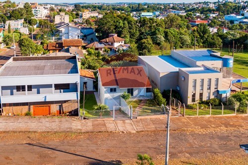 Venda-Casa-Rua Firmino Girardello , 151  - José Bonifácio , Erechim , Rio Grande do Sul , 99701654-612761001-37