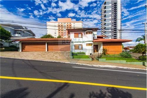 For Sale-House-Rua Bento Gonçalves , 1619  - Clube Comercial Sede Vergueiro  - Vila Fátima , Passo Fundo , Rio Grande do Sul , 99020-060-610351037-7