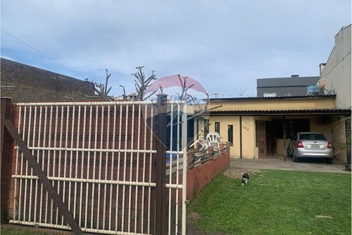 Venda-Casa-Rua José Bonifácio , 184  - Em frente ao Supermercado Paladar  - Guarani , Capão da Canoa , Rio Grande do Sul , 95555000-612711022-50