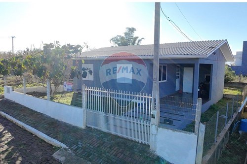 Venda-Casa-Tv. Tiradentes , 393  - Próximo ao ginásio de esportes  - Centro , Nonoai , Rio Grande do Sul , 99600000-610231010-141