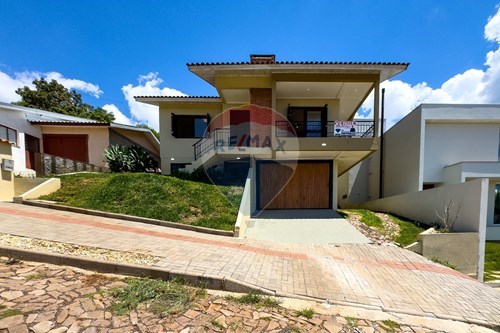 Venda-Casa-Rua Luis Pigatto , 106  - São Caetano , Erechim , Rio Grande do Sul , 99700832-612761016-21