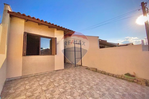 Venda-Casa-Rua Congonhas , 135  - Parque da Matriz , Cachoeirinha , Rio Grande do Sul , 94950562-610141006-157