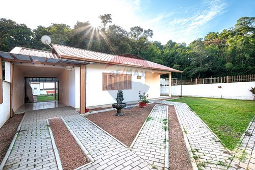 Venda-Casa-Estrada Carlos Arthur Scherer , 212  - Lomba Grande , Novo Hamburgo , Rio Grande do Sul , 93490015-610261015-44