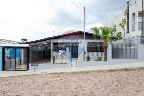 Venda-Casa-Rua Gildo de Freitas , 55  - Urlândia , Santa Maria , Rio Grande do Sul , 97070190-610311135-11