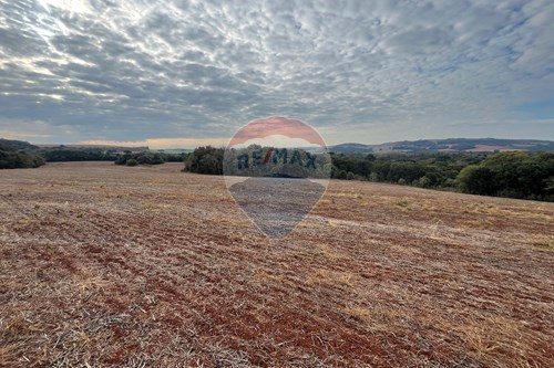 Venda-Fazenda-Invernada da Candeia, Capão do Cedro , s/n  - margens do Rio Forquilha  - Santa Luzia , Lagoa Vermelha , Rio Grande do Sul , 95300000-610111017-1