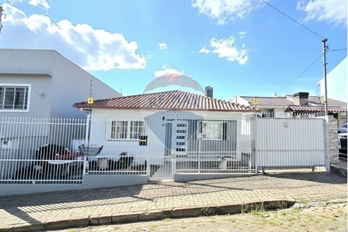 Venda-Casa-Rua Zélia Neto , 95  - proximo a igreja São Cristovão  - Planaltina , Passo Fundo , Rio Grande do Sul , 99062280-610271037-111