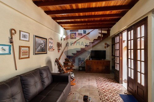 Venda-Casa-Rua Ernesto Pereira , 696  - Camobi , Santa Maria , Rio Grande do Sul , 97105140-610471022-3