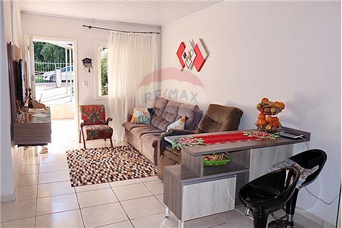 Venda-Casa-Av Nino Machado , 7A  - São Cristóvão , Passo Fundo , Rio Grande do Sul , 99064-090-610271018-40