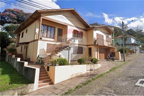 Venda-Casa-Rua Avelino Foresti , 44  - Rua acima da Rinaldi  - Licorsul , Bento Gonçalves , Rio Grande do Sul , 95705-848-610331017-18